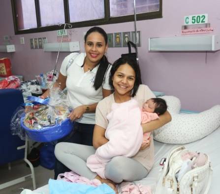 Entregan canastillas en la maternidad del Hospital Santo Tomás&nbsp;