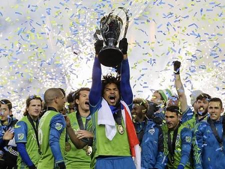 Román Torres nominado al Latino del Año en la MLS