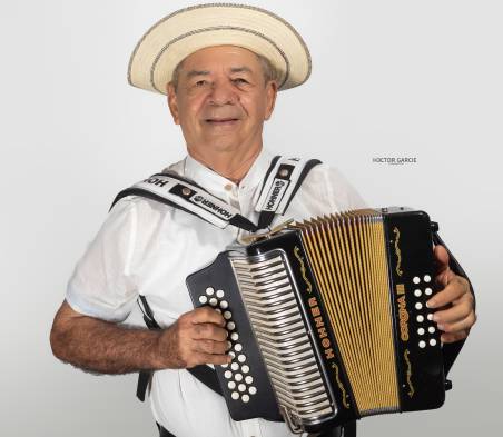 Acordeonista asegura que en estos 54 años de carrera ha interpretado 500 temas aproximadamente.