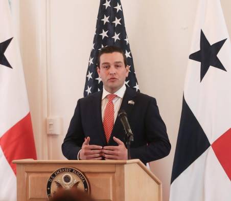 El primer discurso del embajador Kevin Cabrera.