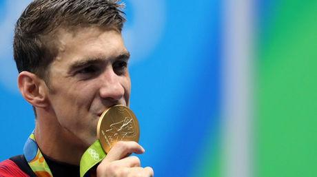 Phelps conquista dos oros más en una noche para la historia