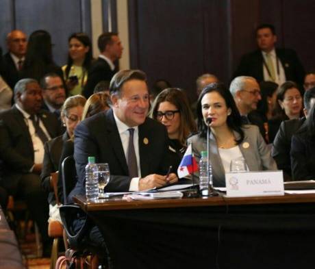 El presidente Varela estuvo acompañado por la vicepresidenta Isabel de Saint Malo de Alvarado.