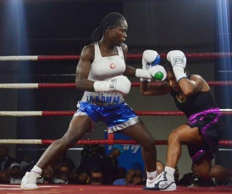 Sayda Mosquera (d) venció a Arias.