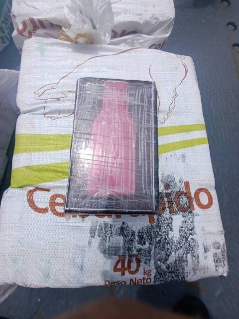 Cinco panameños son capturados en aguas colombianas. Transportaban 142 kilos de cocaína