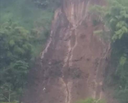 Otra tragedia en Colombia: deslizamiento de tierra sepultó varias viviendas