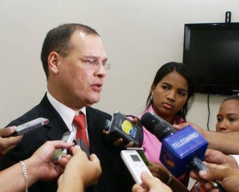 González afirmó que hay ofertas de dinero