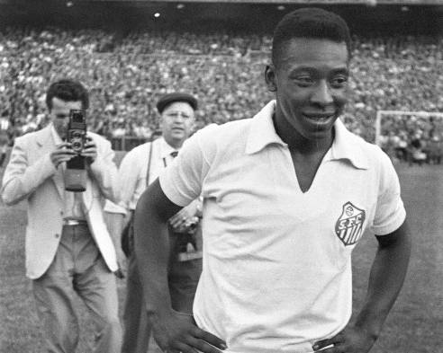 El Santos estudia la posibilidad de retirar el dorsal 10 de Pelé