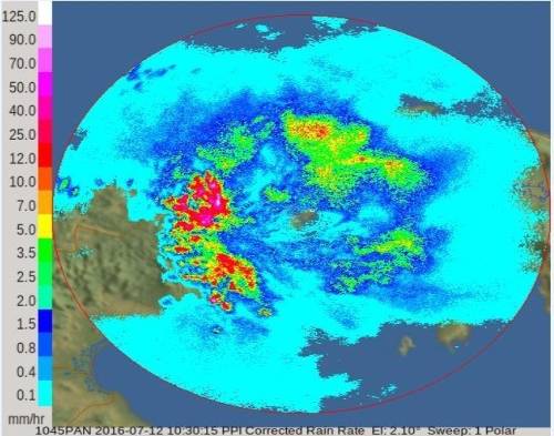 La ciudad amanece con una fuerte tormenta eléctrica