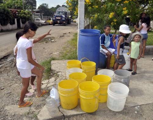 Unas 660 mil personas de los distritos de Panamá y San Miguelito no reciben agua potable diariamente.