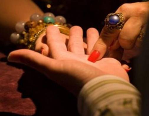 En Japón puedes operarte las líneas de tus manos y cambiar el futuro