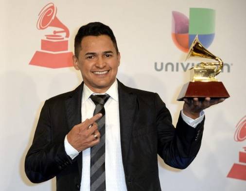 Jorge Celedón busca a fanática de Bad Bunny para regalarle un celular