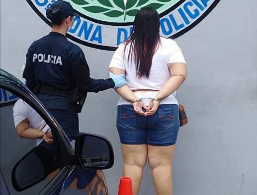 Detienen a una mujer cuando intentaba cambiar bonos falsificados en Juan Díaz