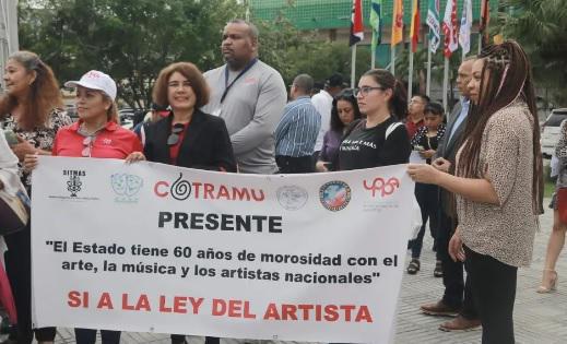 Artistas analizan su proyecto de ley