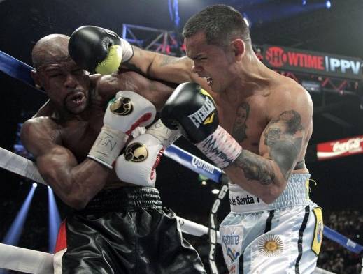 El argentino Marcos ‘Chino’ Maidana (d) viene de realizar una gran combate ante Floyd Mayweather Jr.