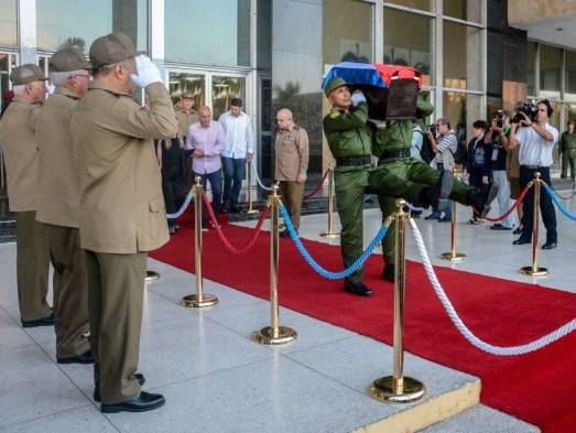 Cenizas del líder cubano inicia su traslado hacia Santiago de Cuba..