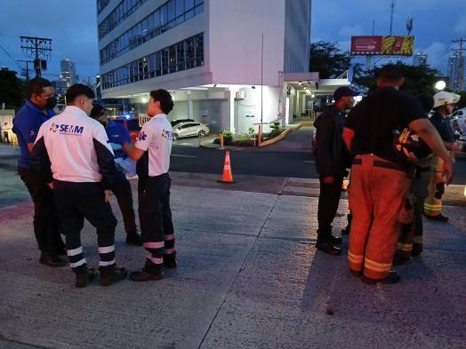 Elevador de la Torre Banistmo se desploma desde el séptimo piso con 10 personas