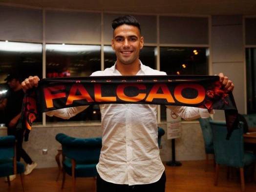 El colombiano Falcao negocia en Estambul su fichaje con el Galatasaray