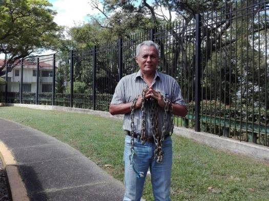 El profesor se solidariza con las 250 familias que laboran en GESE.