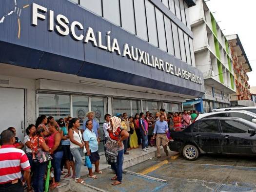 Al menos 900 niños habitan en condiciones precarias en los terrenos invadidos.