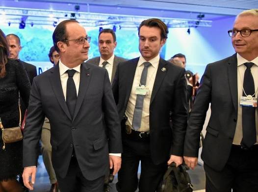 Hollande y Kerry llaman a los líderes a atajar el terrorismo .