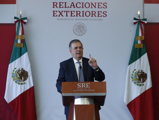 El canciller mexicano, Marcelo Ebrard, habla hoy durante una conferencia de prensa, en la Ciudad de México.