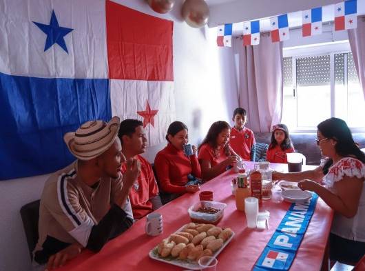 Panameños festejan el mes de la patria en Barcelona