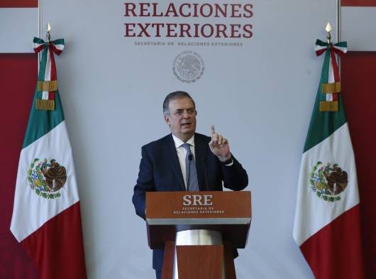 El canciller mexicano, Marcelo Ebrard, habla hoy durante una conferencia de prensa, en la Ciudad de México.