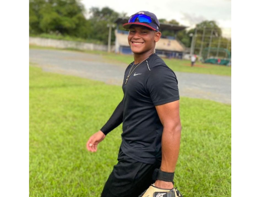 Cachorros de Chicago firman a joven promesa del béisbol panameño por $1.5 millones