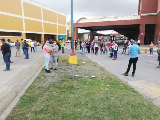 'Nicas' cierran la Terminal de Albrook, piden salvoconducto para marcharse vía terrestre