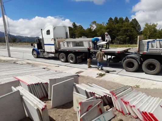 Entregan las primeras casas prefabricadas para damnificados en Tierras Altas  