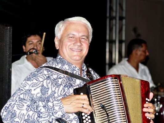 Acompaña a Ulpiano Vergara en La Chorrera.