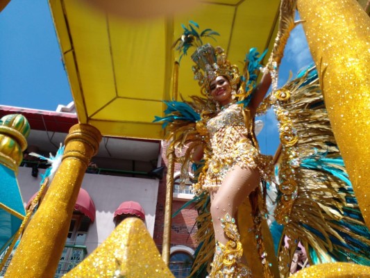 La berraquera celebró su sábado de Carnaval entre tonadas y murgas