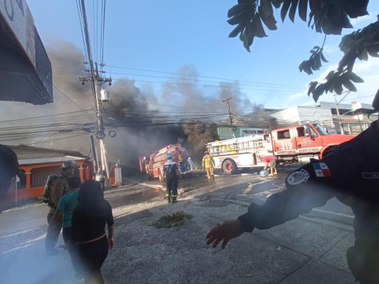Fuego afecta locales comerciales en Capira