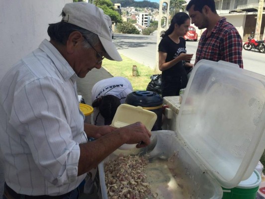 Ceviches y mariscos fritos ponen sabor a las elecciones peruanas