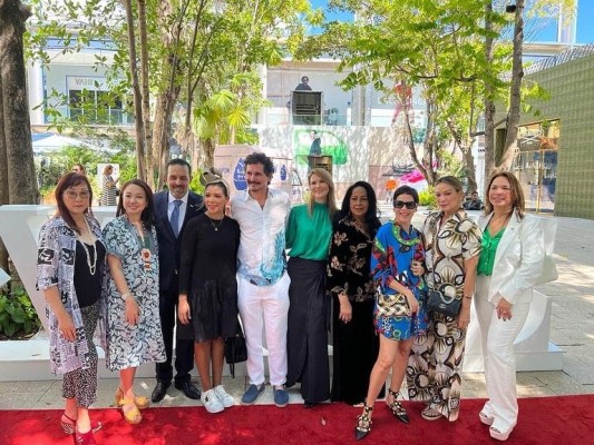 Diseñadores panameños brillan en Vogue Miami 2022