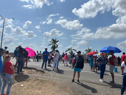 Moradores de varias comunidades de Panamá Oeste cerraron la autopista Arraiján- La Chorrera