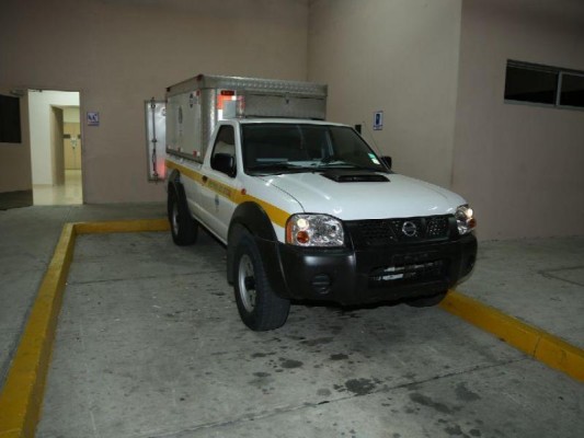 Los peritos realizaron el levantamiento del cadáver en el hospital de La Chorrera.