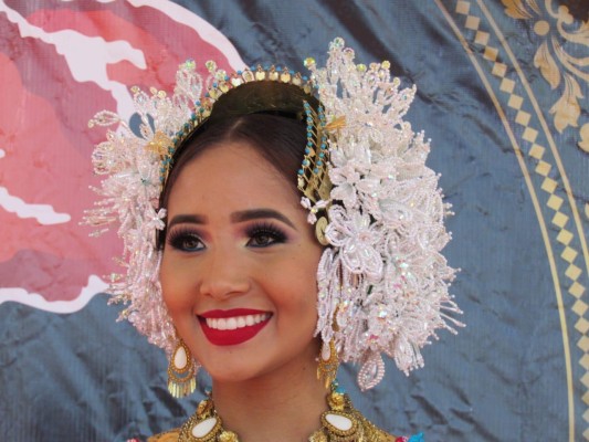 Comienza el Desfile de Las Mil Polleras 2019