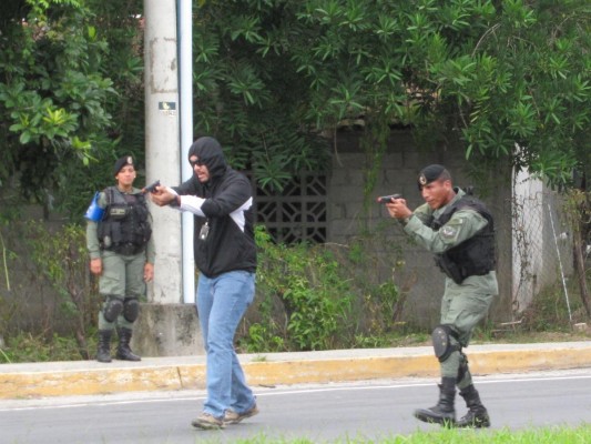 Oficiales de la Policía Nacional fueron indultados aun sin haber sido condenados.