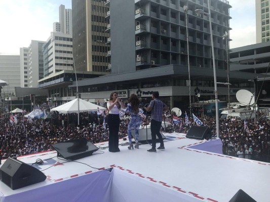 Desde clases de zumba hasta conciertos hubo en el cierre de campaña de Nito 