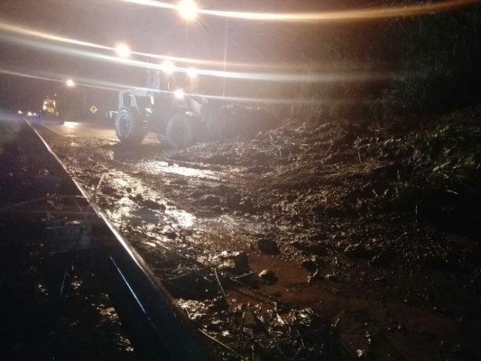 Autoridades recomiendan a los conductores que utilicen el Puente de las Américas.