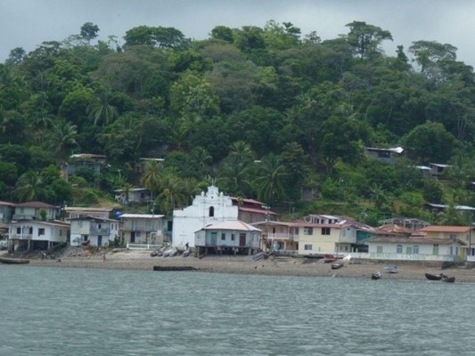 Unos 108 kilómetros de longitud tiene la región, posee una gran afluencia hídrica, siendo estos los ríos Majé, La Maestra, Hondo, Corotú y Sagaratí. Además de ocho paradisiacas islas.