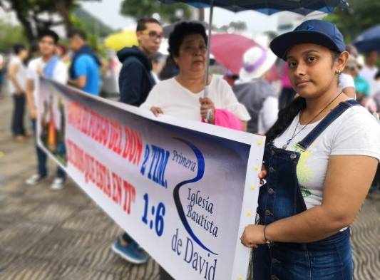 Iglesia Bautista en Panamá conmemora el mes de la Biblia