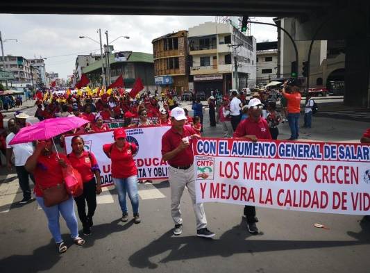 Panameños marchan en el Día del Trabajador