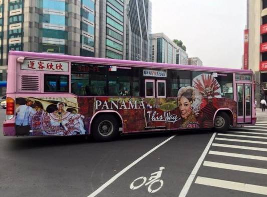 Buses en Taipéi tendrán imágenes del folclor panameño.