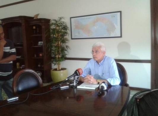 Jorge Ricardo Fábrega, Ministro de Gobierno en conferencia de prensa.