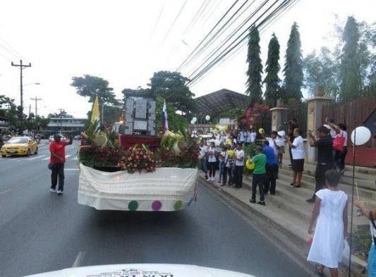 Caravana tras la llegada de la reliquia de Don Bosco en Pedregal.