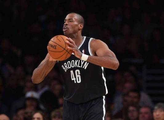 El veterano canastero Jason Collins juega actualmente con los Brooklyn Nets.