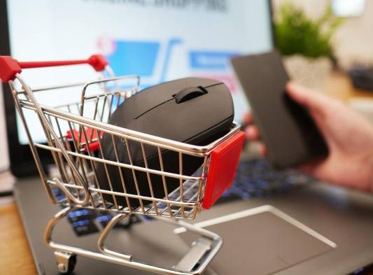 ¡Compras en línea! No utilices internet público o gratuito, los riesgos son grandes 