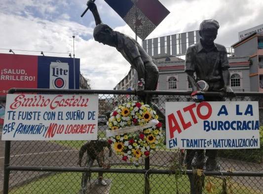 Residentes Naturalizados hicieron homenaje a Emilio Gastelú